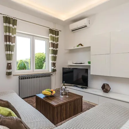 Cozy In Viskovo With Wifi 度假居 *