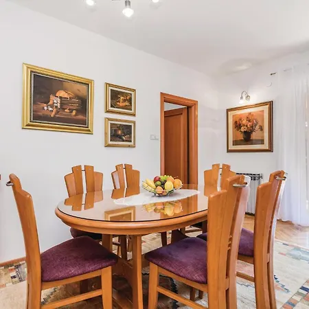 Cozy In Viskovo With Wifi Casa vacanze