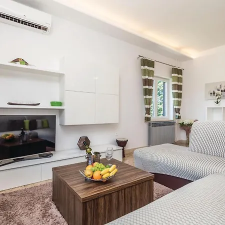Cozy In Viskovo With Wifi Marčelji