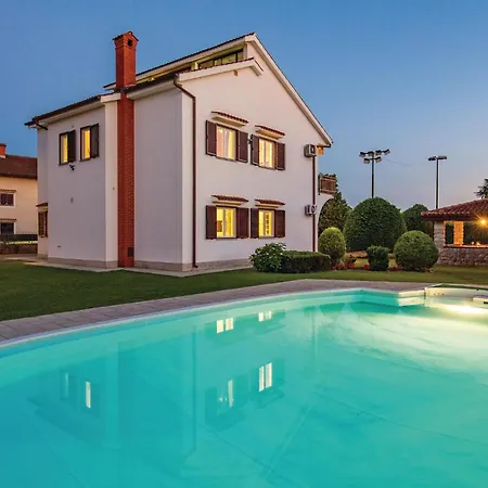 Cozy In Viskovo With Wifi Casa vacanze