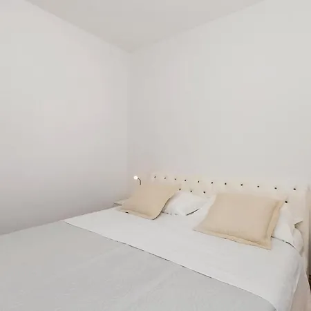 度假居 Cozy In Viskovo With Wifi